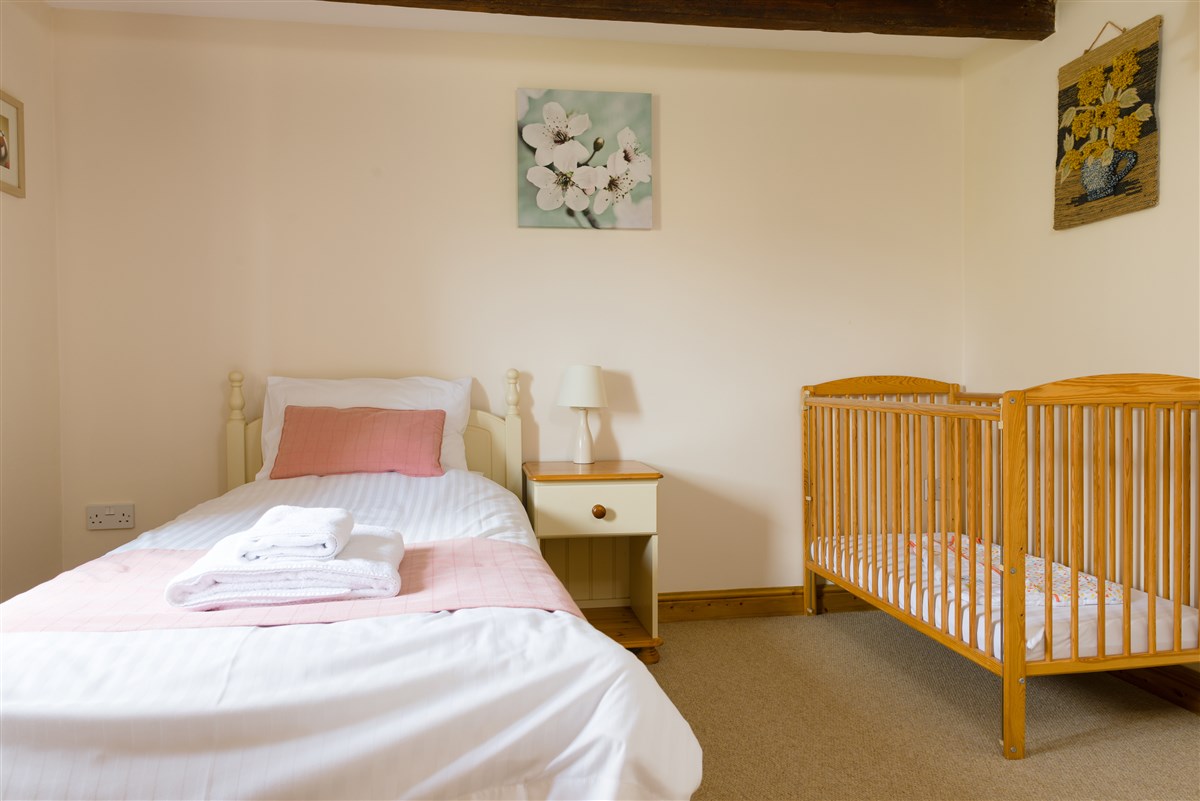 Lit simple et lit bébé Chy-an-Oula