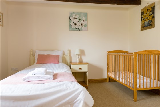 Lit simple et lit bébé Chy-an-Oula