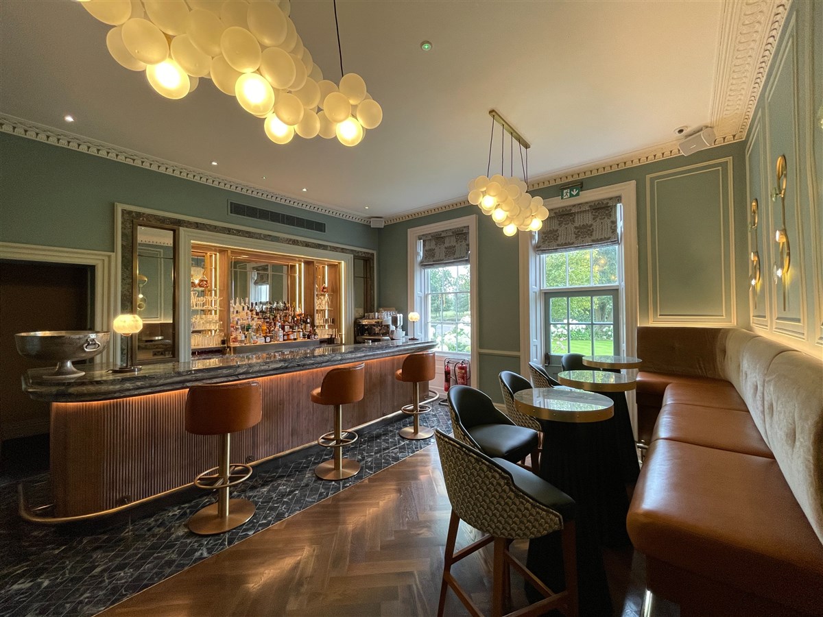 Octagon Bar