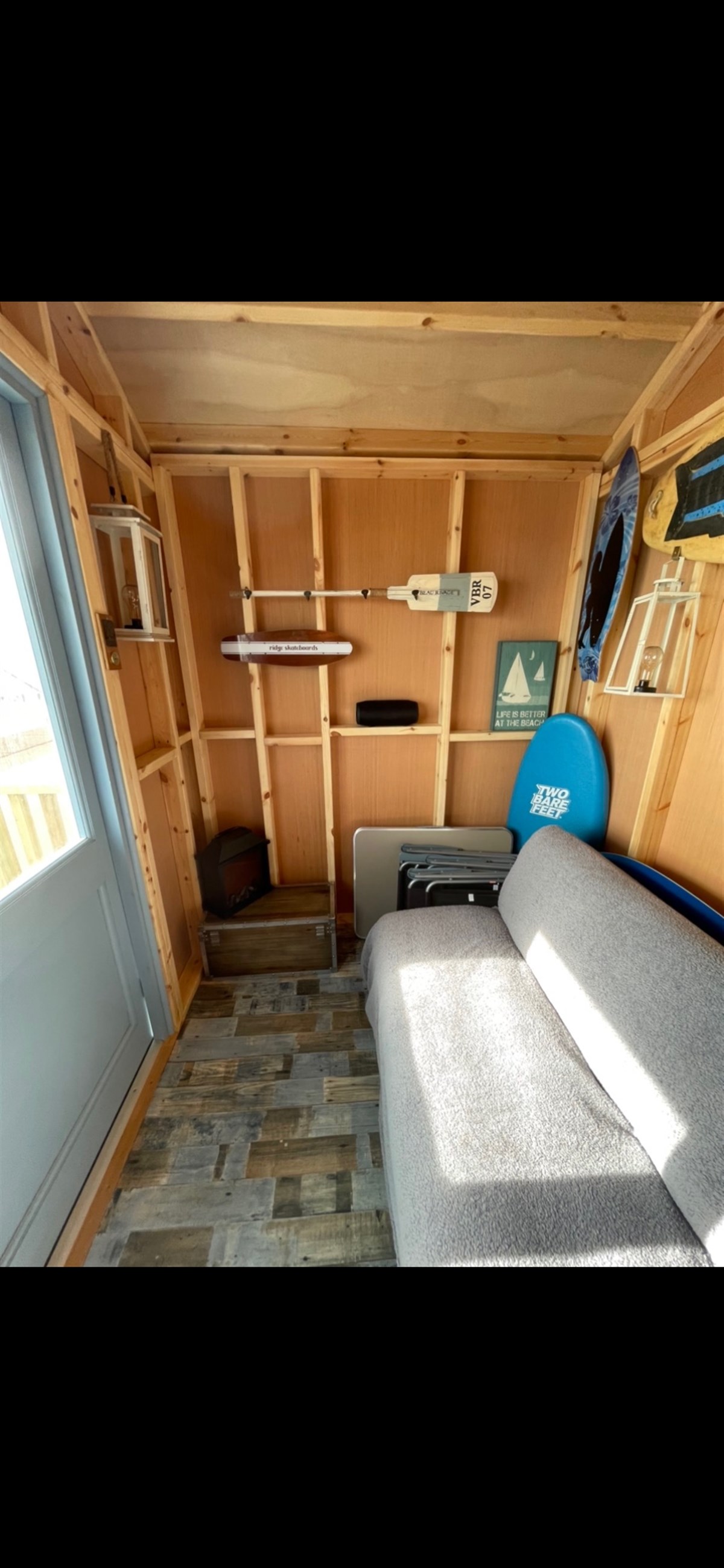 Dickies Beach Hut 
