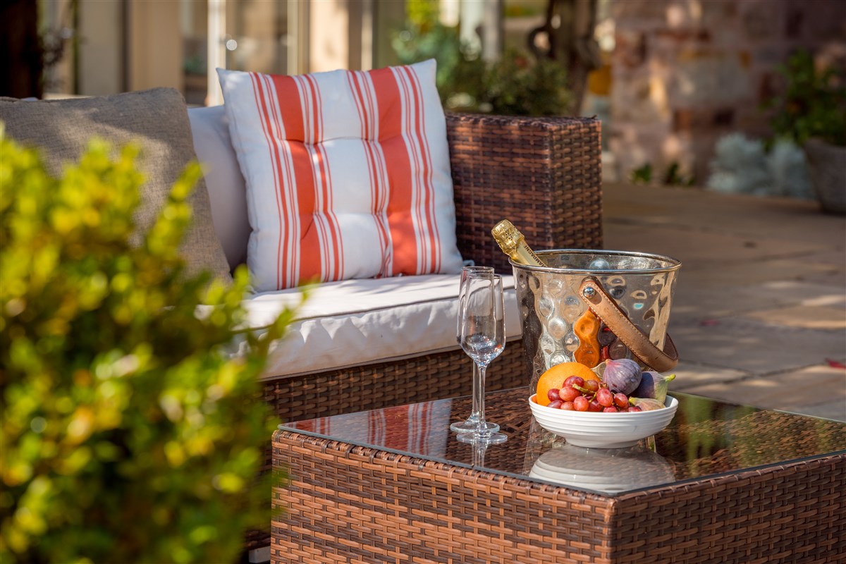 Enjoy your favourite bubbly by the pool