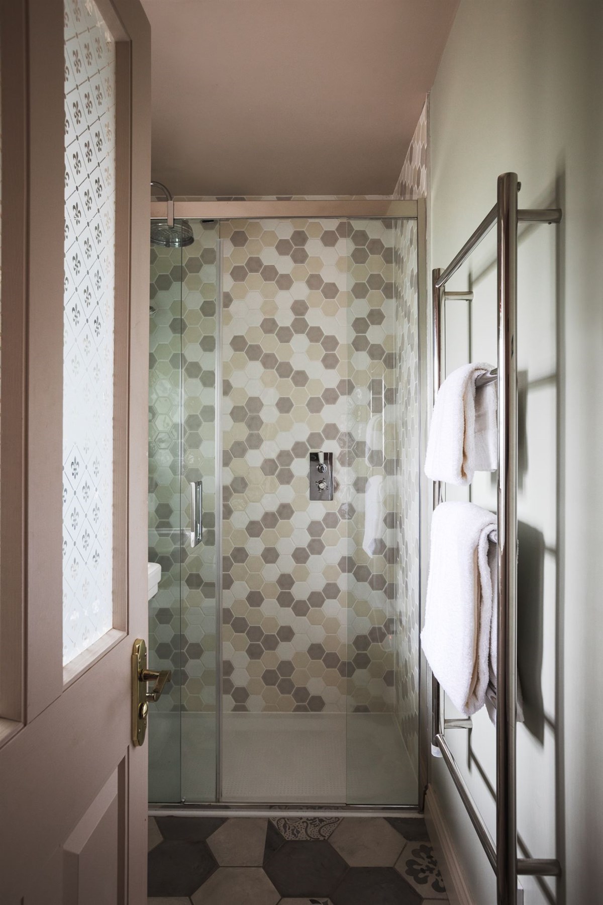 Comfortable bedroom, Bathroom, Wye