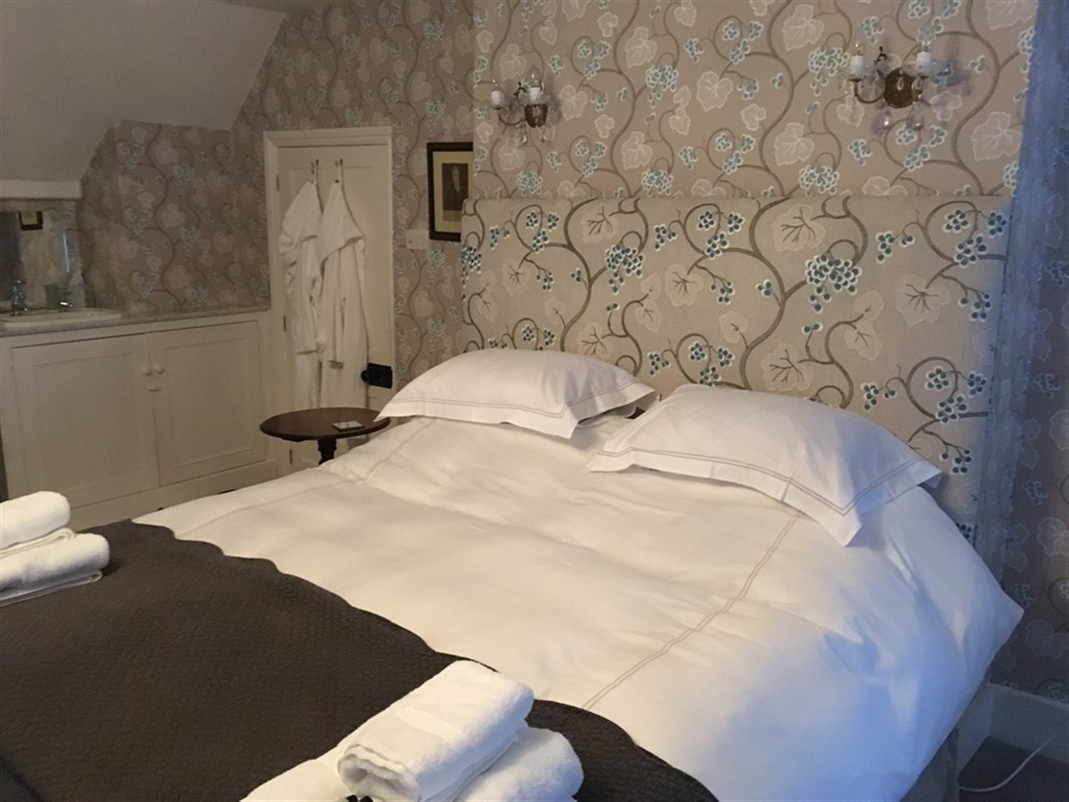 Blaues Zimmer mit Super-Kingsize-Bett 