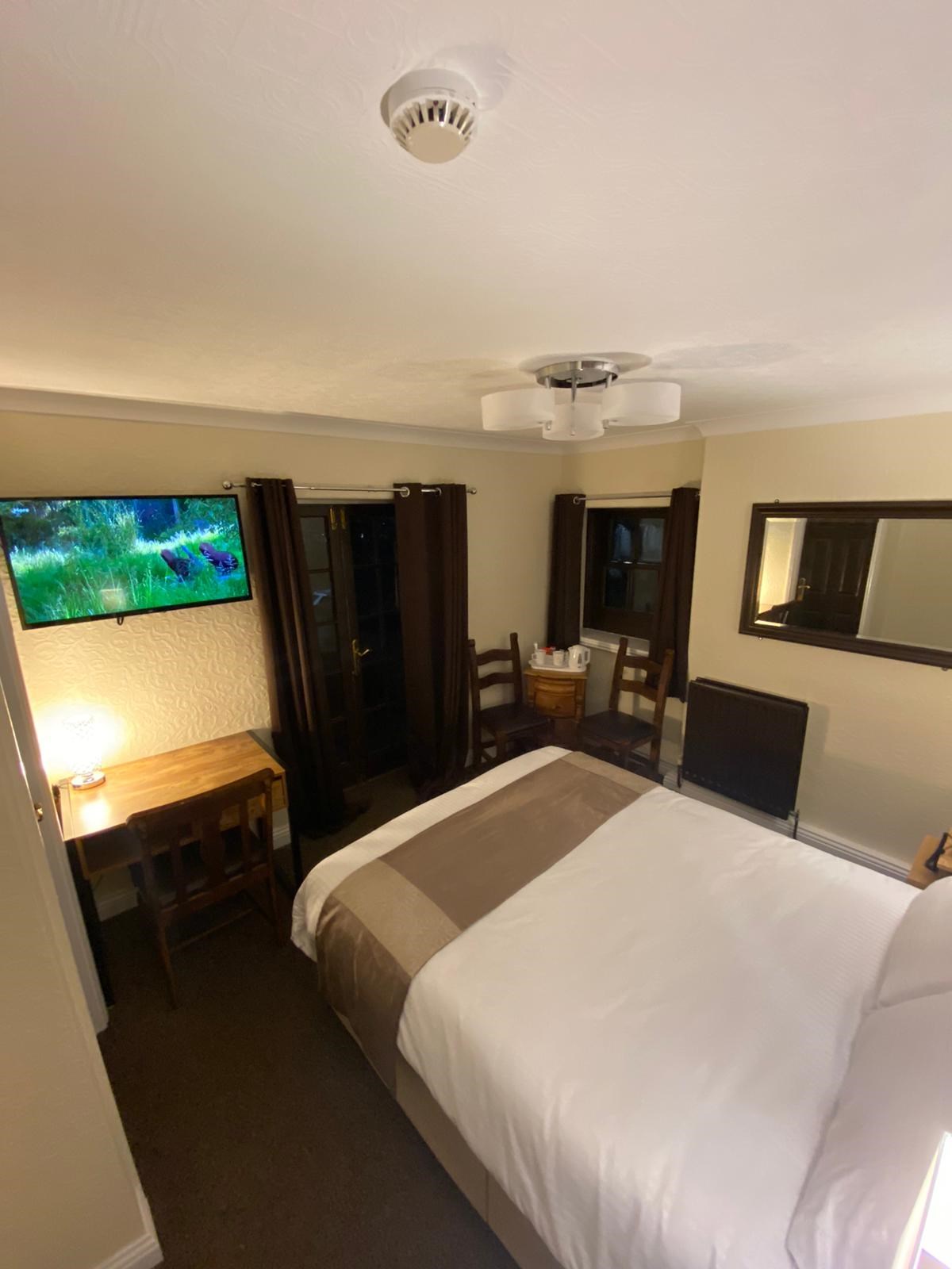 Room 3 (Deluxe Double with Terrace)