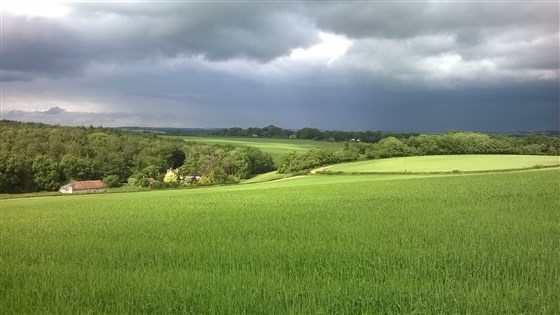 Spostare i cieli attraverso i terreni agricoli