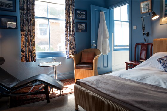 Vorderes Schlafzimmer mit Doppelbett