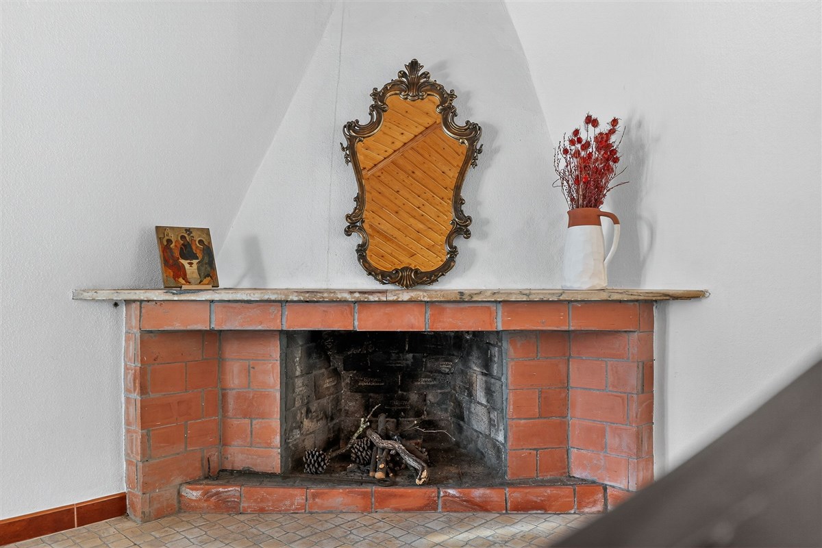 Cozy Reading Room
