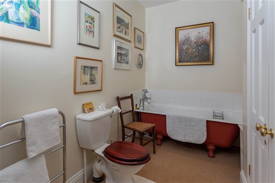 Deluxe double bathroom
