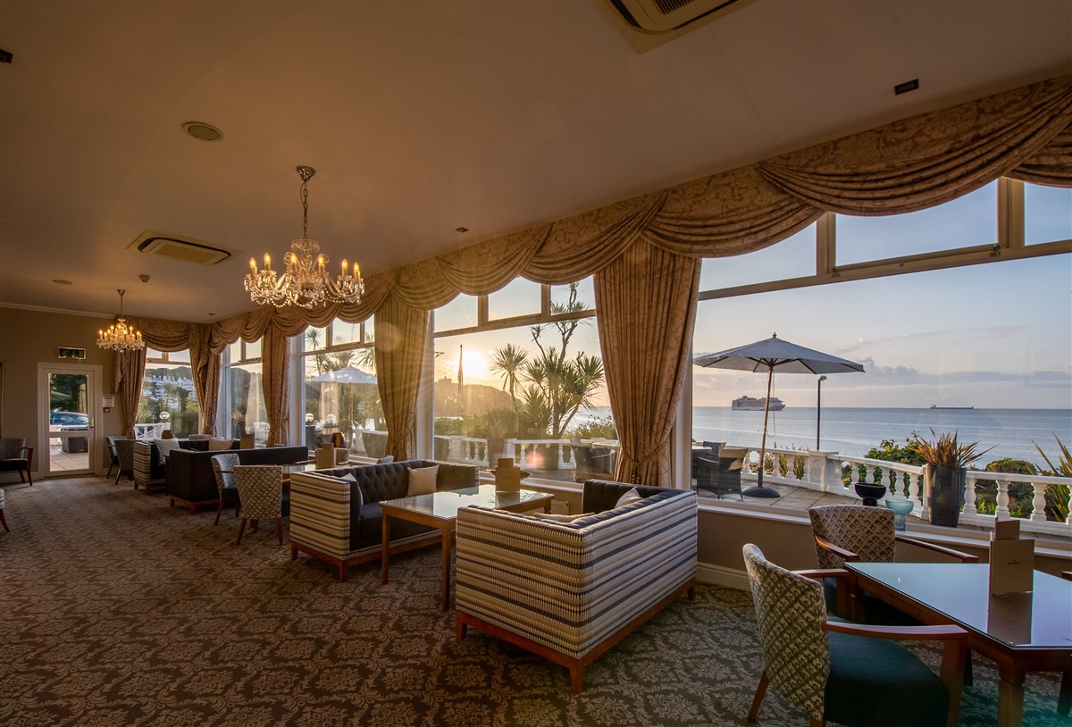 Terrace Lounge