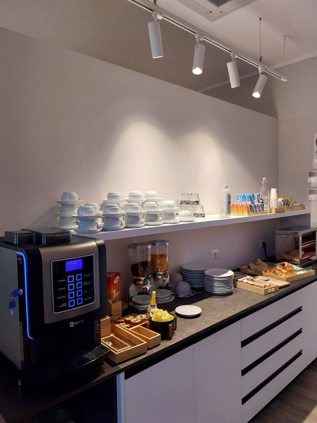 breakfast room
