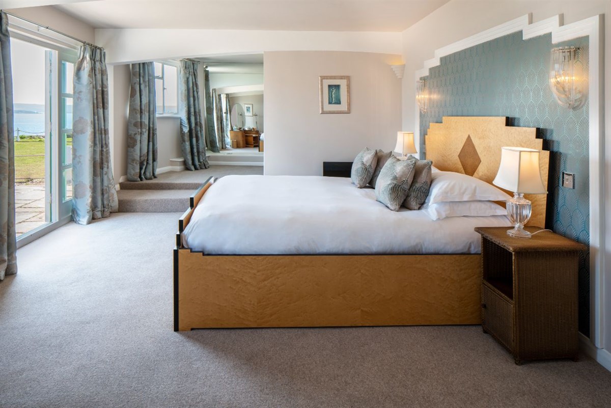 Art deco bedroom
