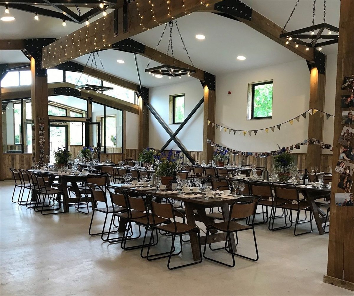 Valleyside Barn - Wedding breakfast individual tables