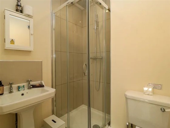 The Old Grocery En Suite Shower Room 2