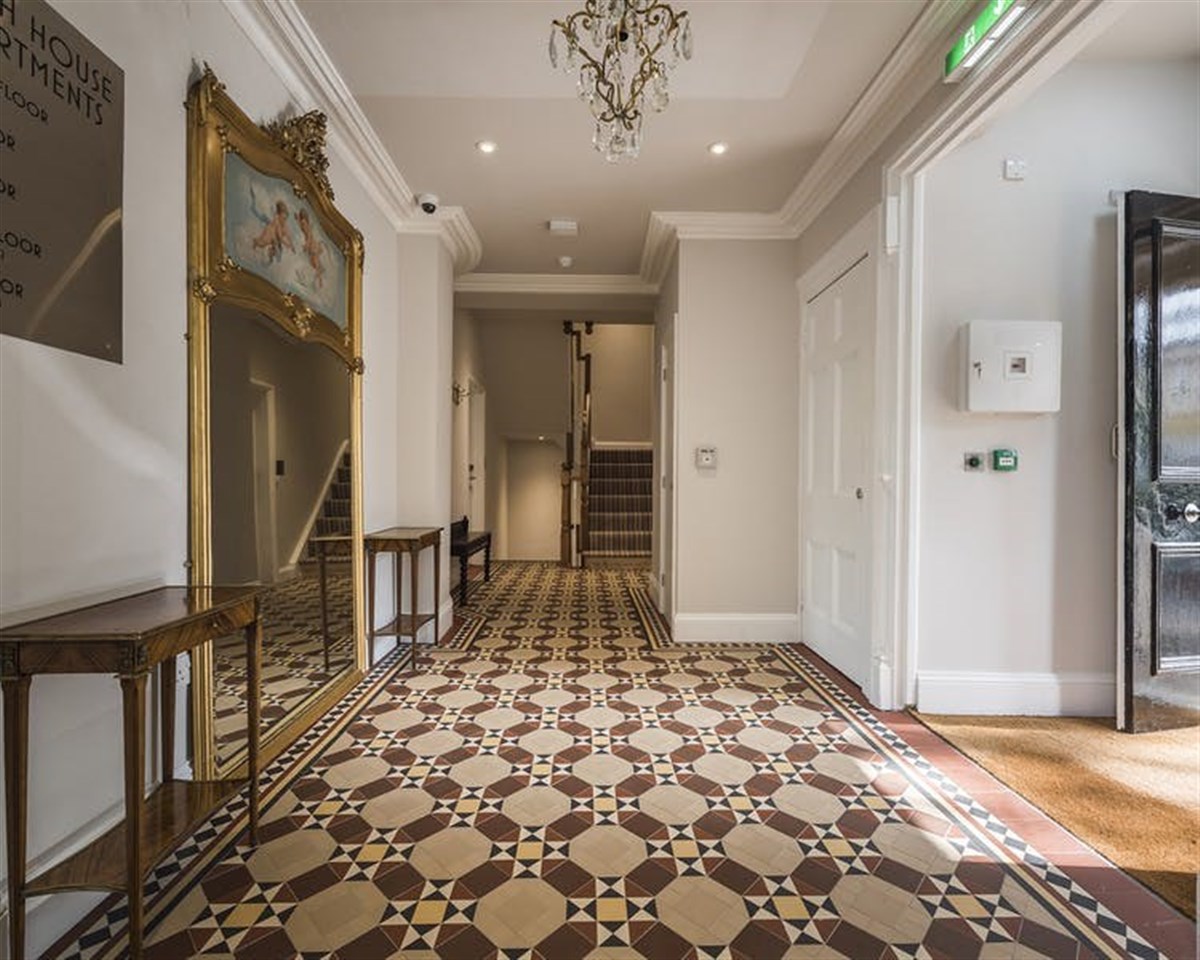 Victorian Villa - Entrance 