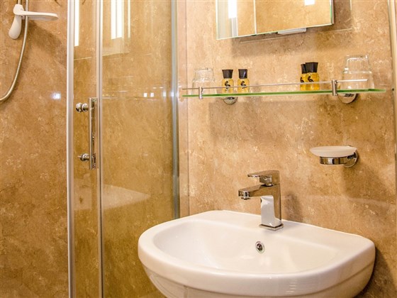 Casa de banho privativa com duche