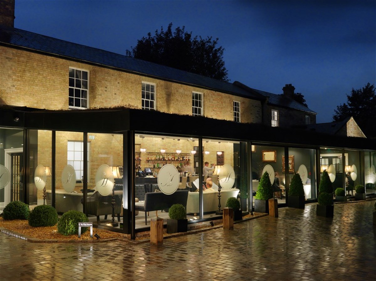 Casa dos Poetas, Ely