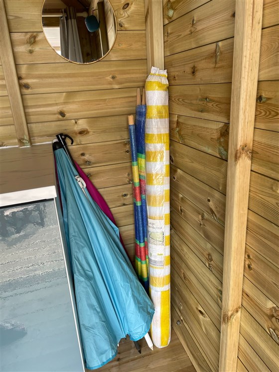 2 x Umbrella's & Windbreaks