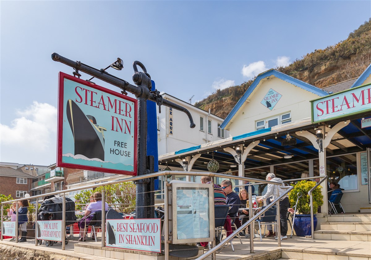 Terraza inferior del Steamer Inn