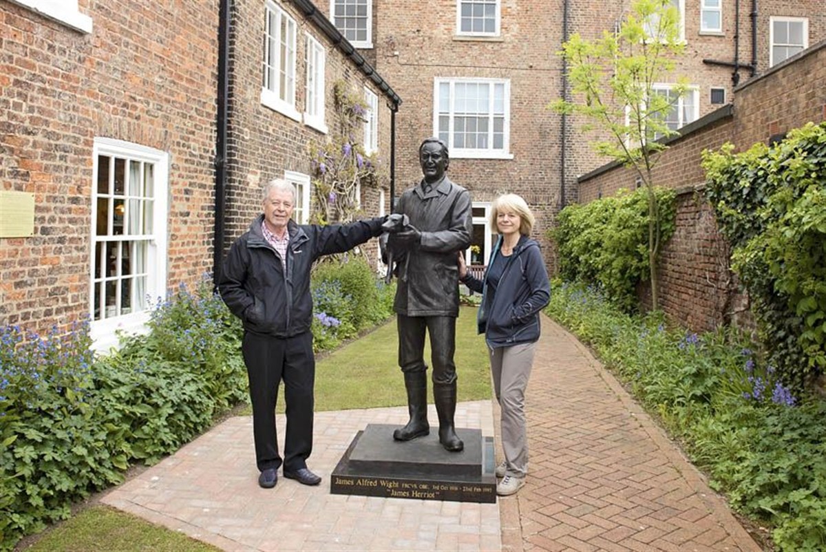 Alf Wight Statue 