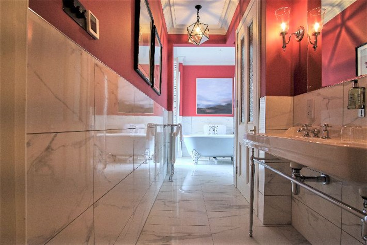 Duke of Argyll Suite en-suite