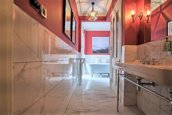 Duke of Argyll Suite en-suite