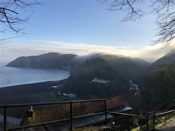 康蒂斯伯里山上美丽的薄雾早晨