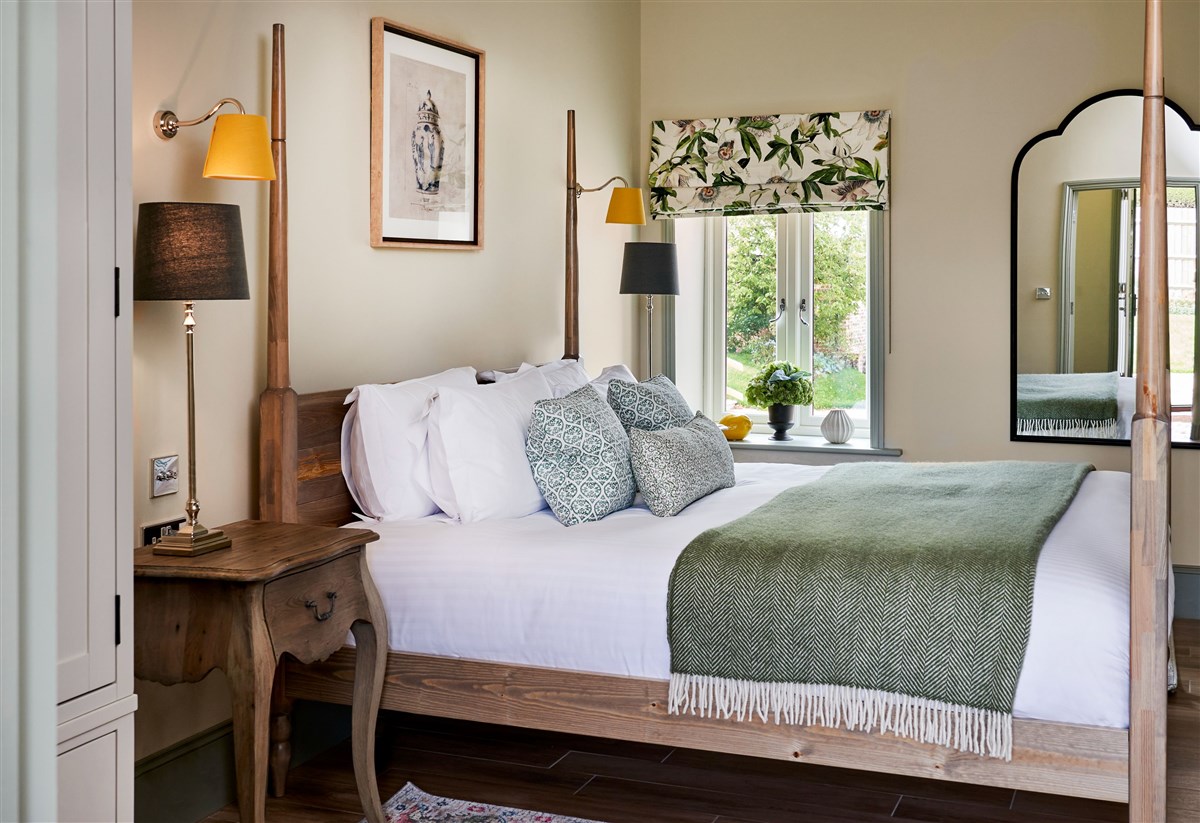 Four Poster Courtyard Suite