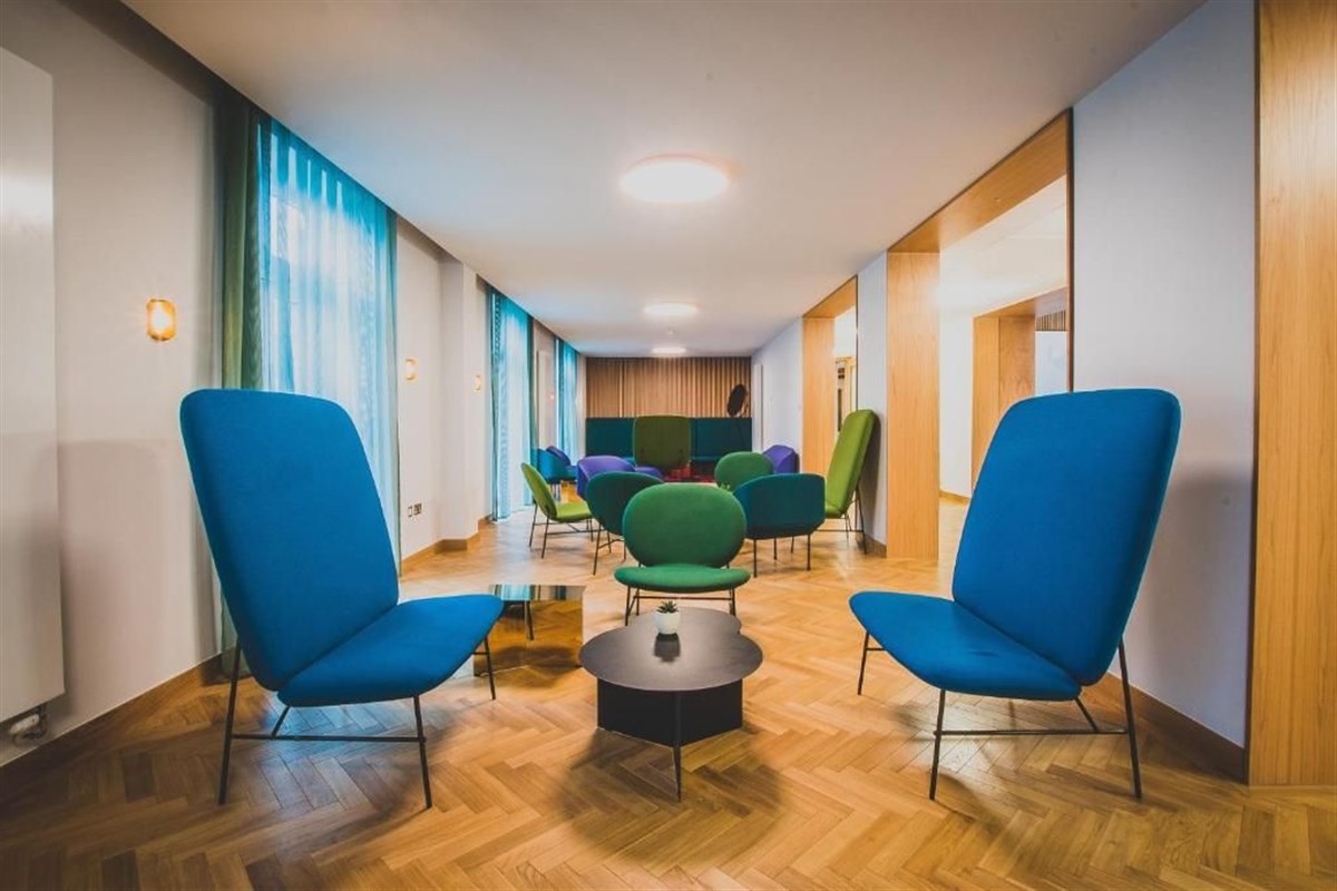 Nicchia sud dell'Iris Café con accesso al cortile