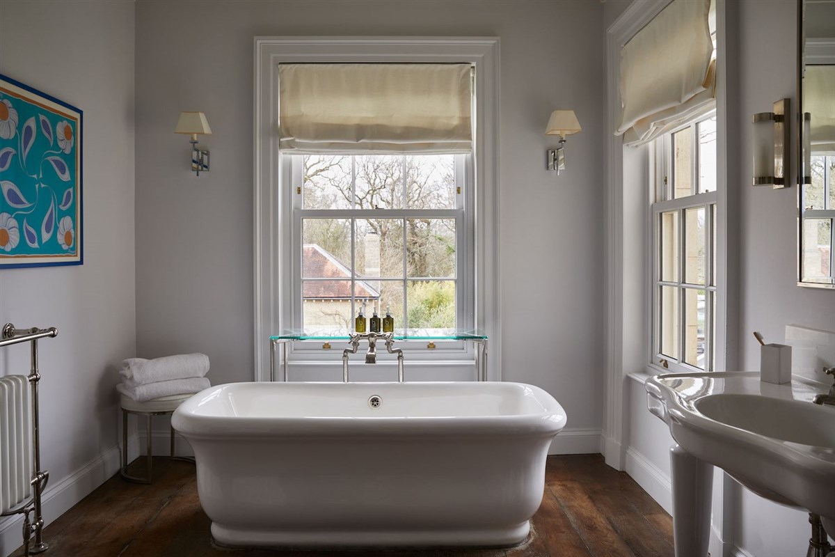 Lime Wood bathroom