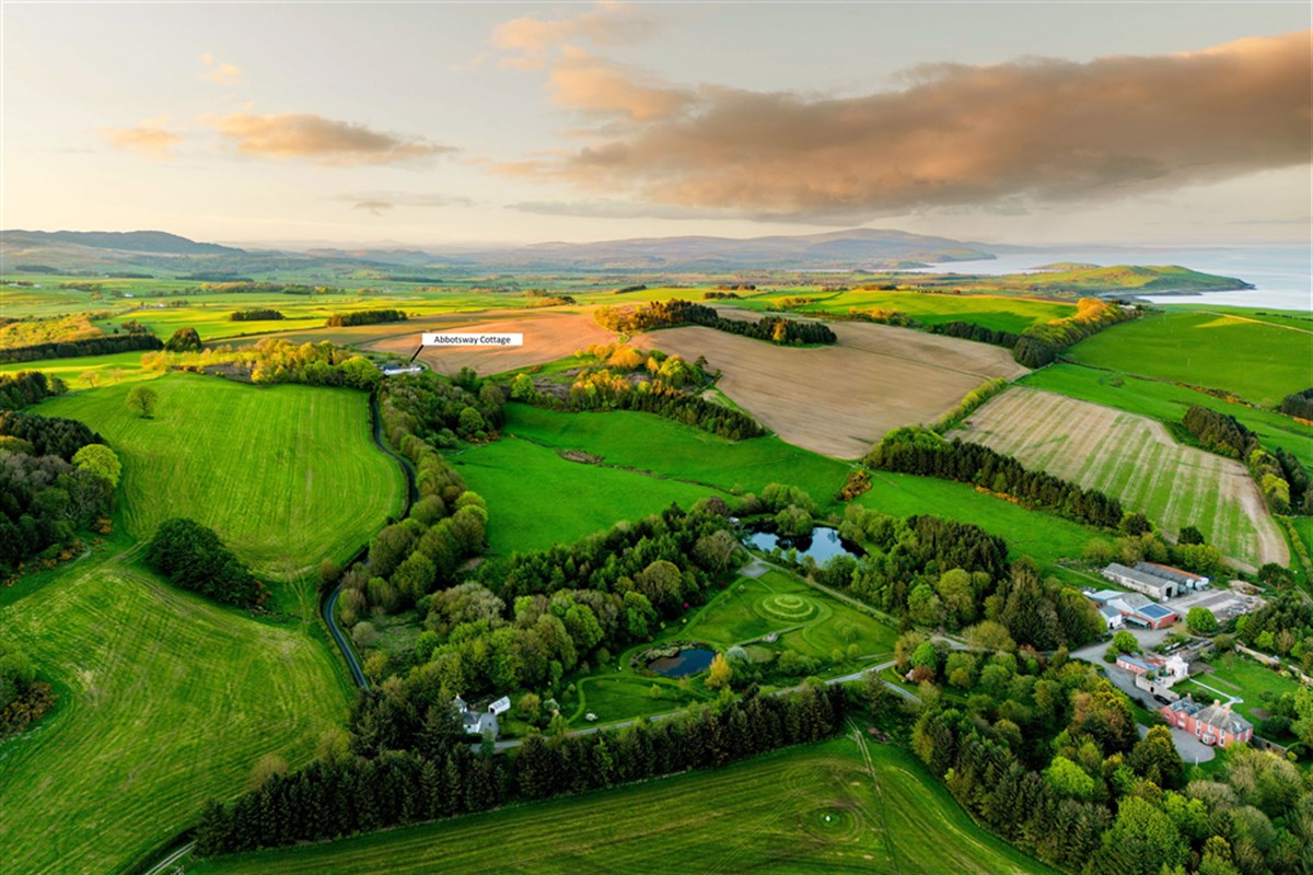 Vue aérienne d'Orroland, avec Abbotsway Cottage mis en évidence