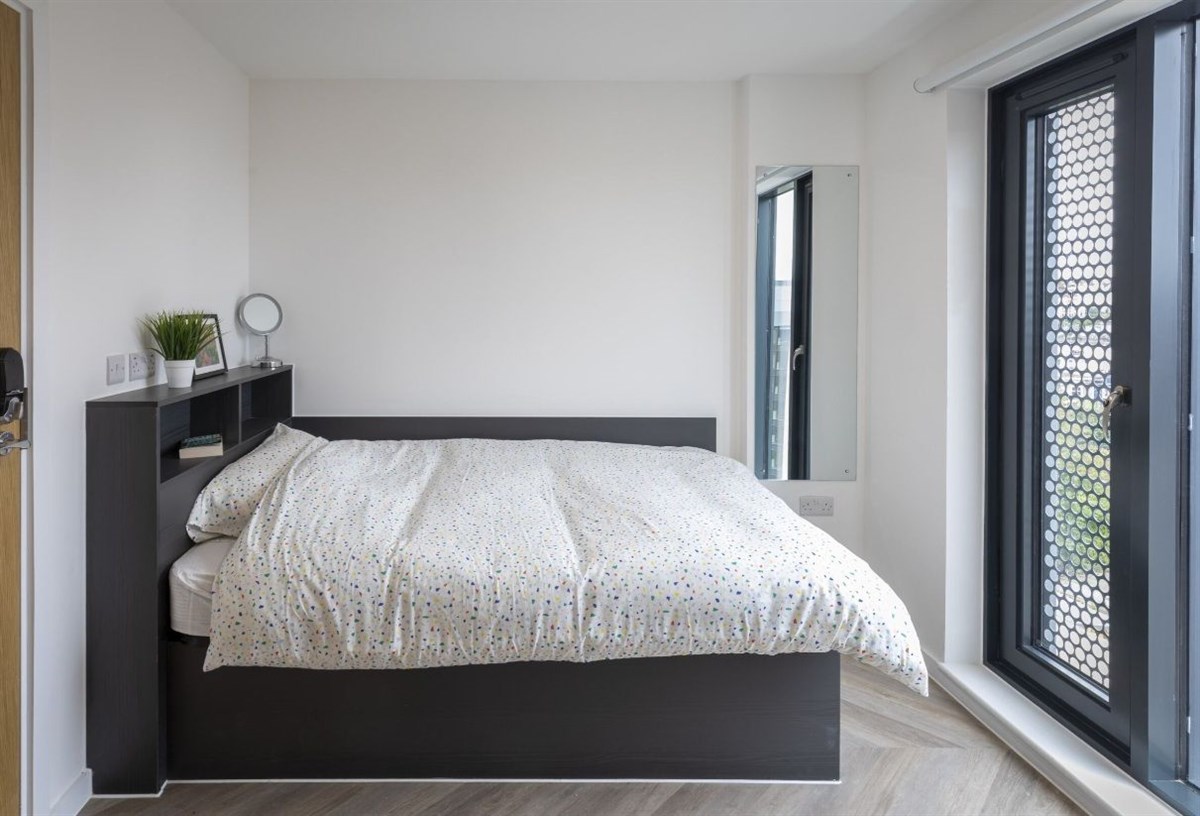 Standard-Schlafzimmer mit eigenem Bad
