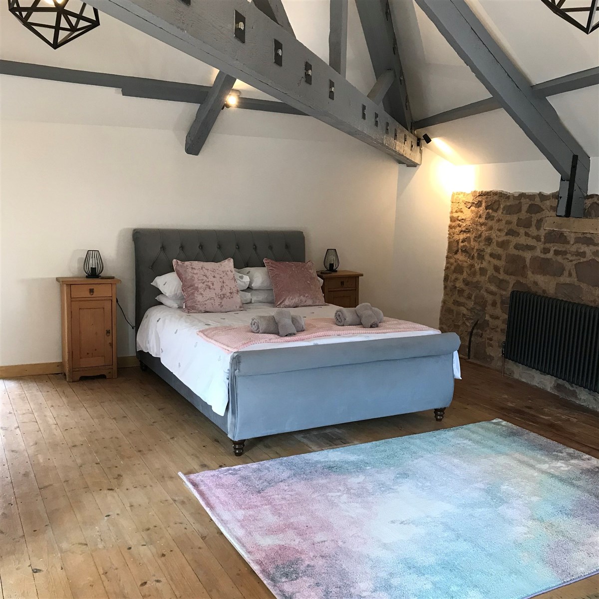 Honeymoon suite - Main bedroom