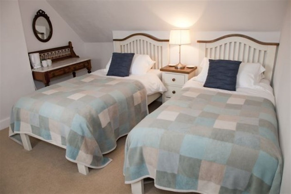 Zweibettzimmer mit eigenem Bad