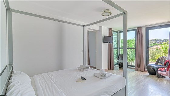 阿德里安娜住宅酒店 