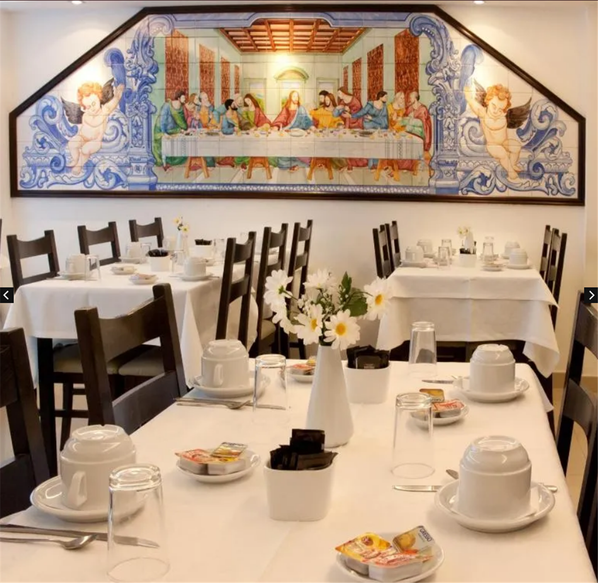 Breakfast and dinning area