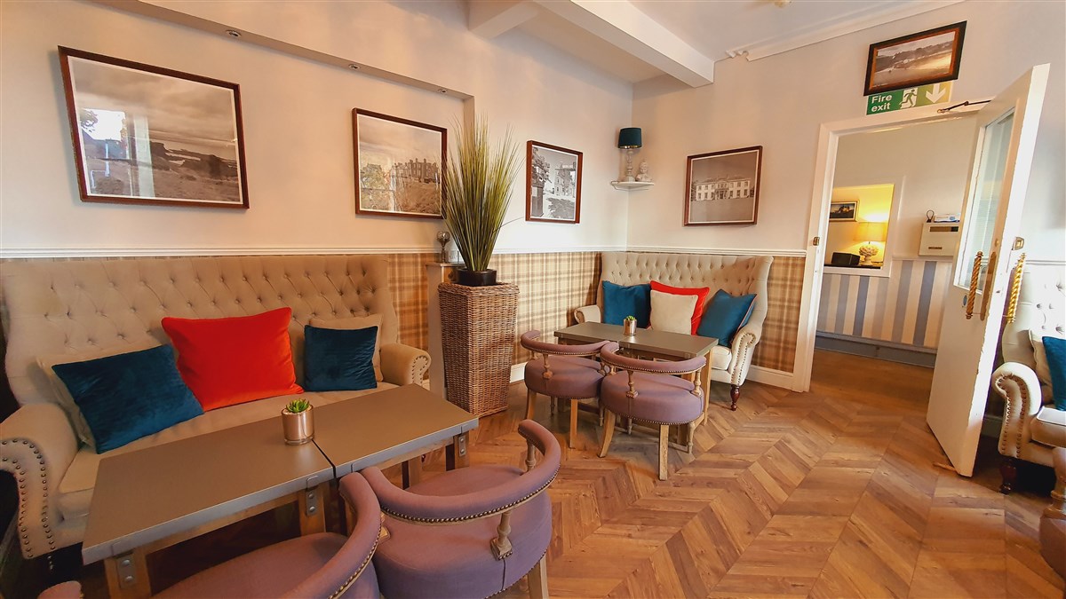 Sur le bar des rochers