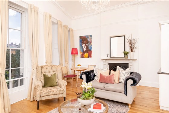 Suite living room