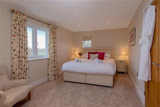 Bedroom 3 sleeps 2 in a super king or twin beds - up to you!