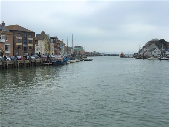 韦茅斯港和 RNLI 救生艇