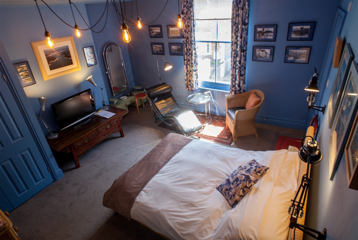 Vorderes Schlafzimmer mit Doppelbett