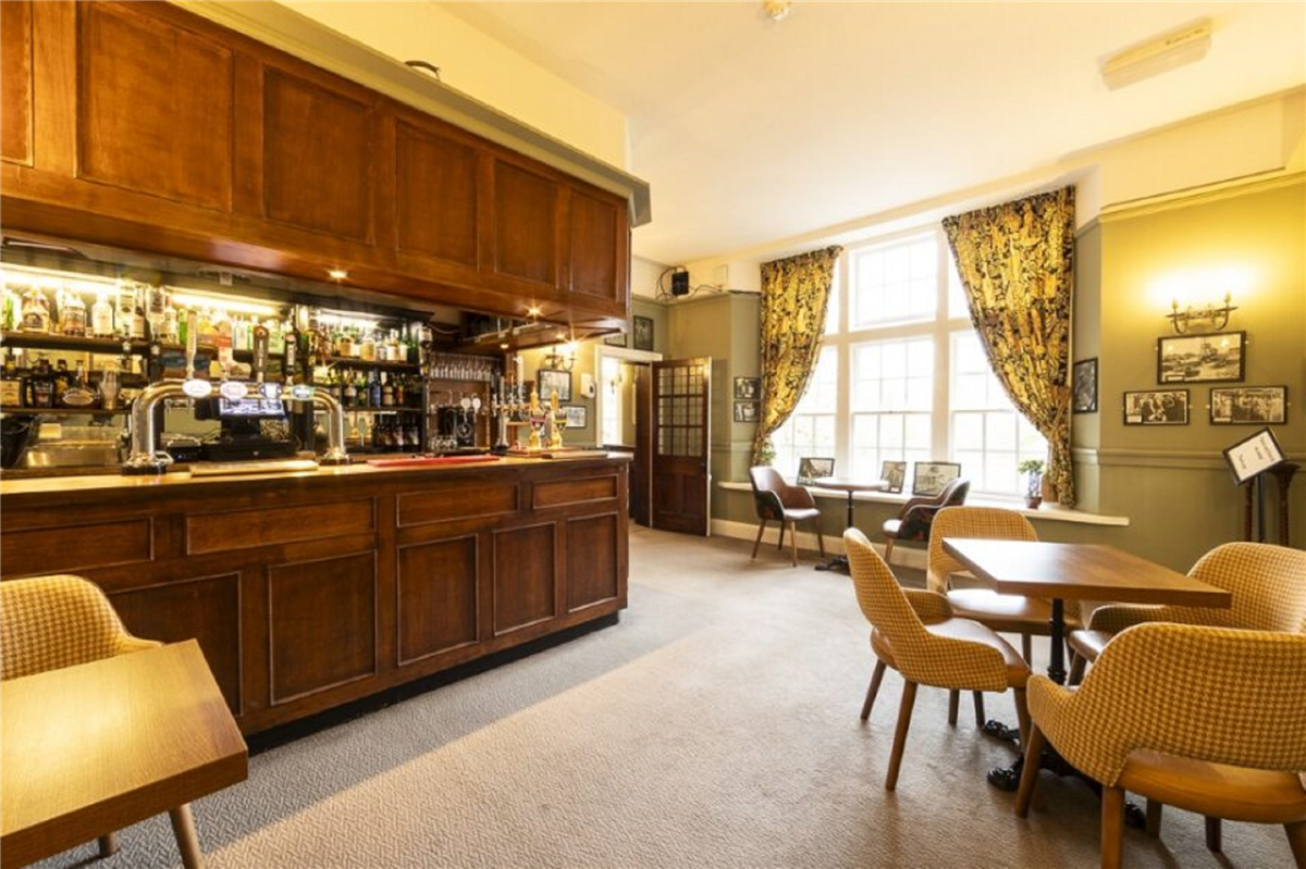Hunters Bar 1