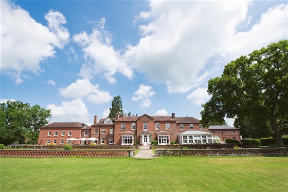 Hotel Exterior & Gardens