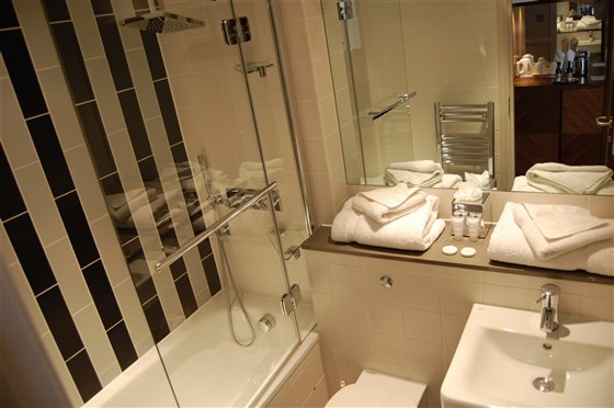 Suite Bathroom