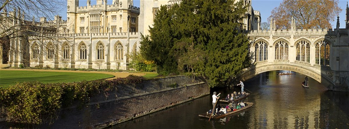 In barca sotto il Ponte dei Sospiri