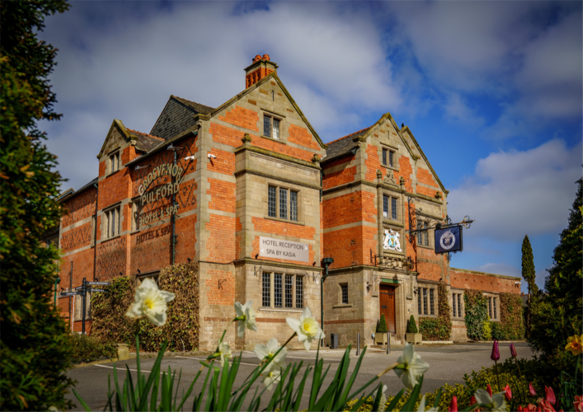 Grosvenor Pulford Hotel exterior