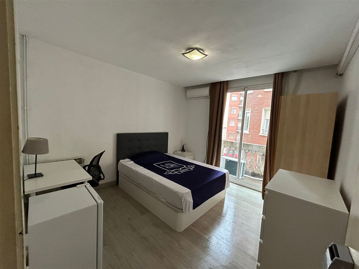 96105habitación 简单，双人床