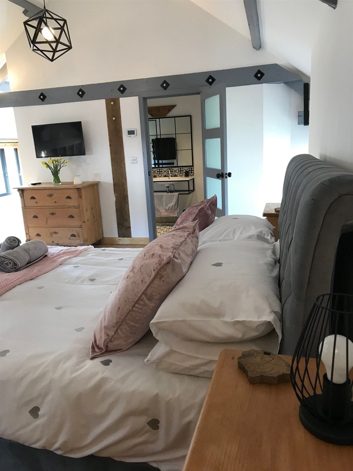 Honeymoon suite - View into bathroom from bedroom