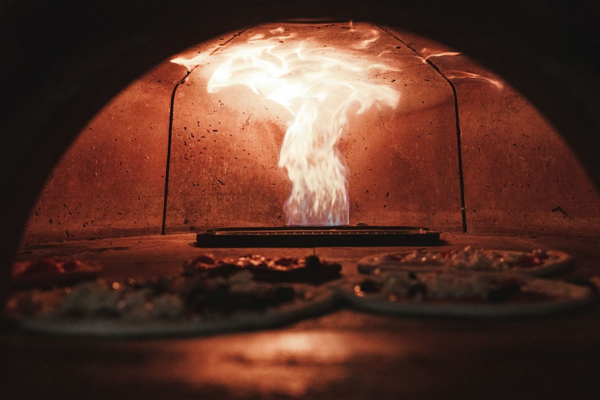 Stone pizza oven