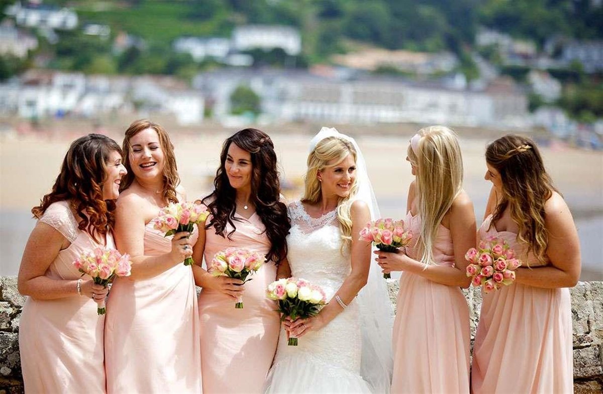 Bridal party at L'Horizon