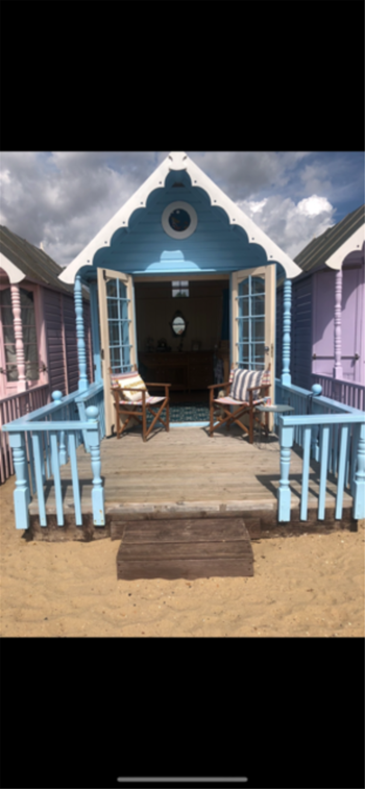 Beach Hut Exterior and Deck Seating